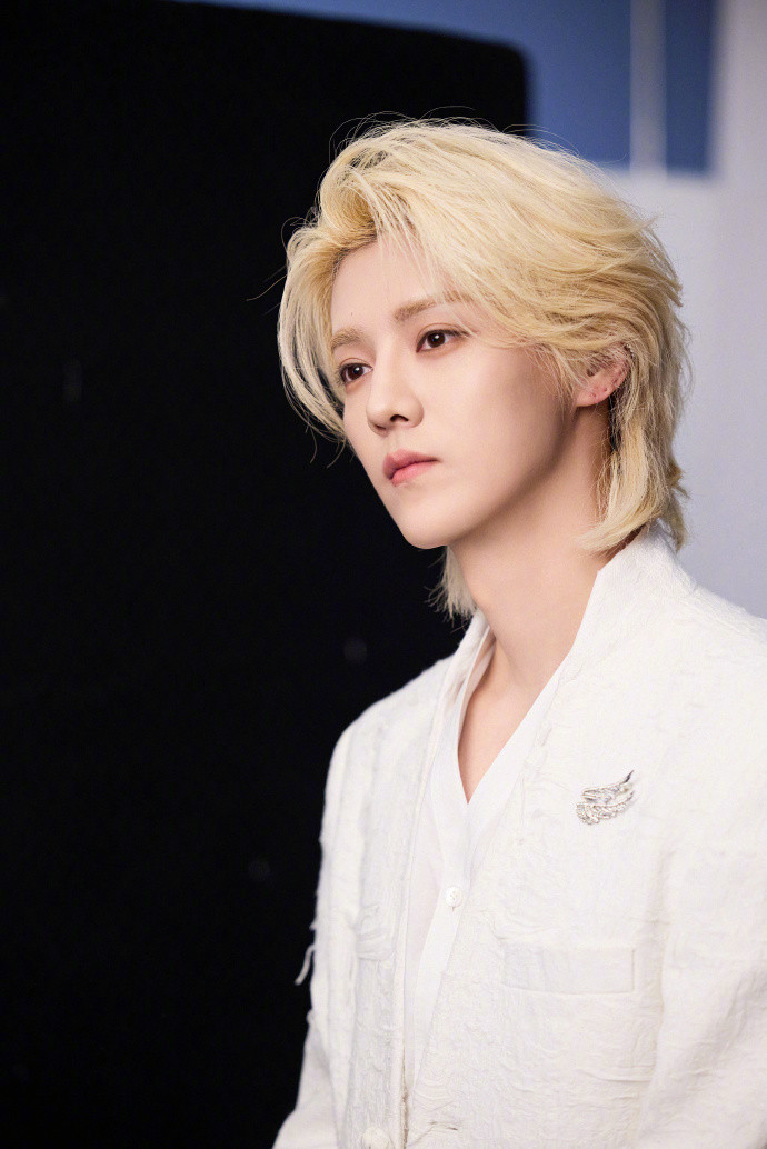 1.鹿晗打算重新拍戏了，现在已经开始看剧本了。2.《跑男》下半年的特别季，目前已