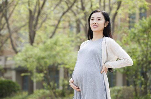 怀孕期间散步有妙招, 孕期正确散步可以促进胎儿发育, 宝宝更健康
