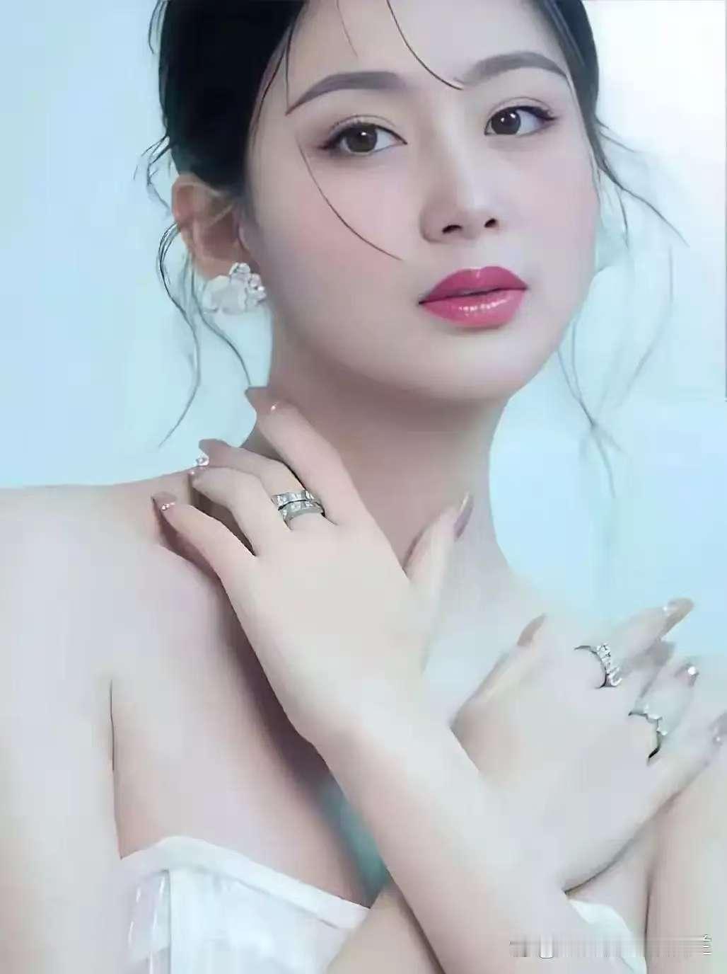 优雅气质，珠宝闪耀，如梦如幻的少女🌟💝🍀🍎