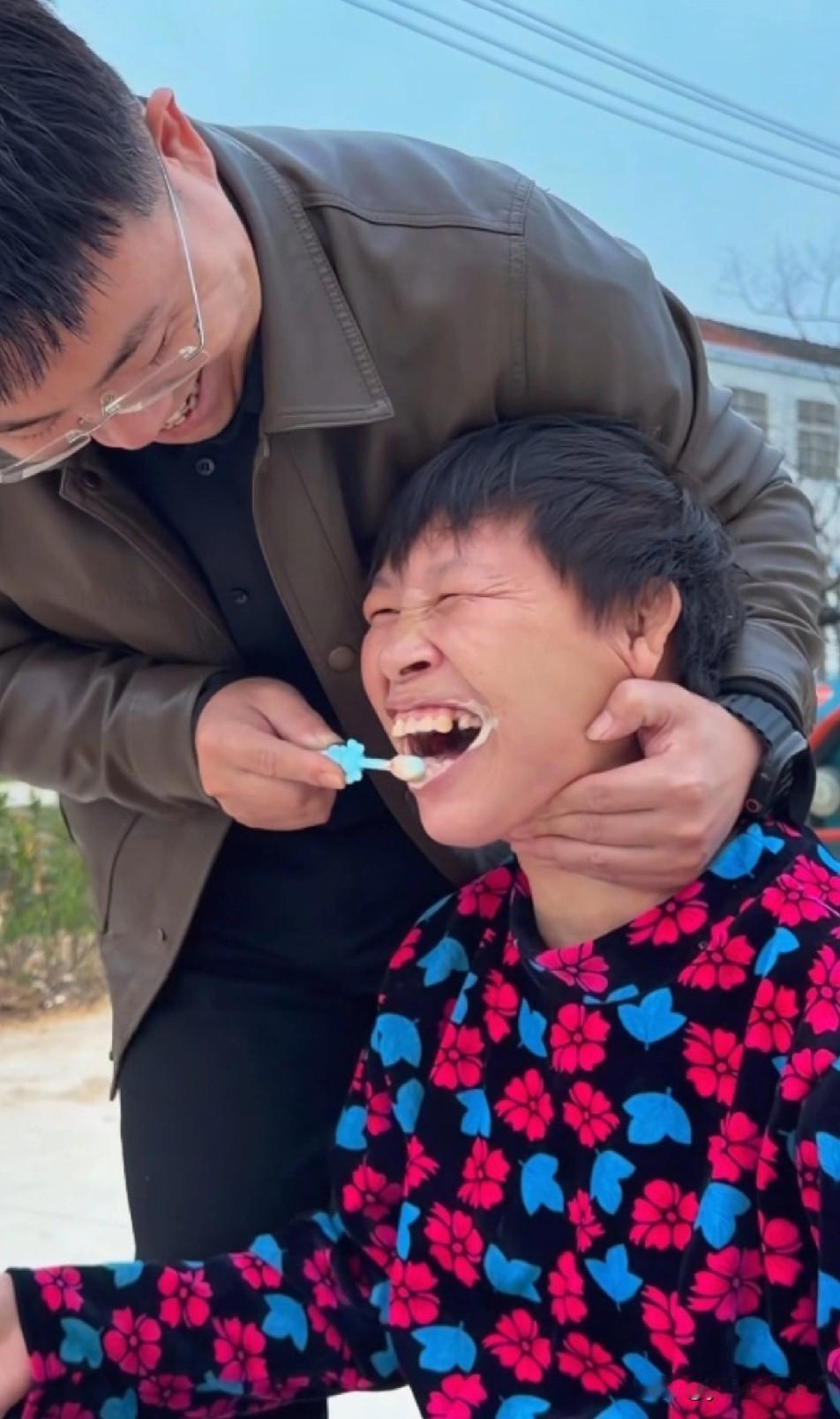 我真的🤮，亮哥真是啥都干，这泡沫都变色了