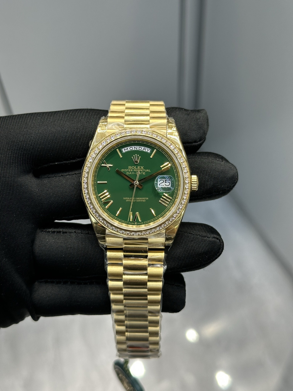 劳力士“赌桌绿”日志型：一抹幸运色彩说到劳力士的经典表款，星期日志型（Day-Date）绝对是绕不开