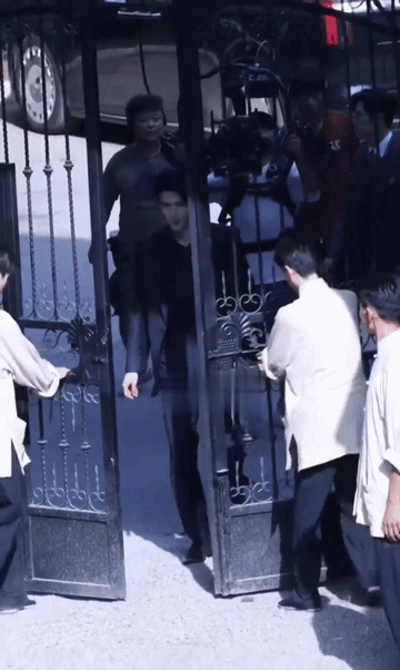 张凌赫出场，白到发光，付辛博一出场，白到曝光，付辛博还有多少让人惊喜的，站在1.