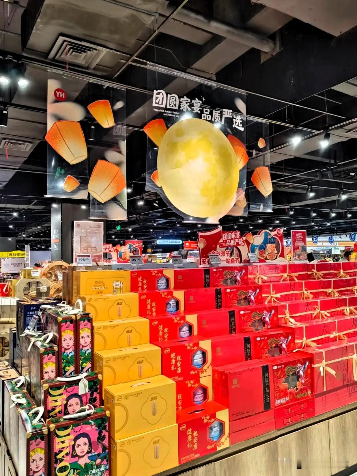 不是说十五的月饼十六元，十六的月饼一块钱吗？今天去了趟超市，才发现一夜之间月饼就