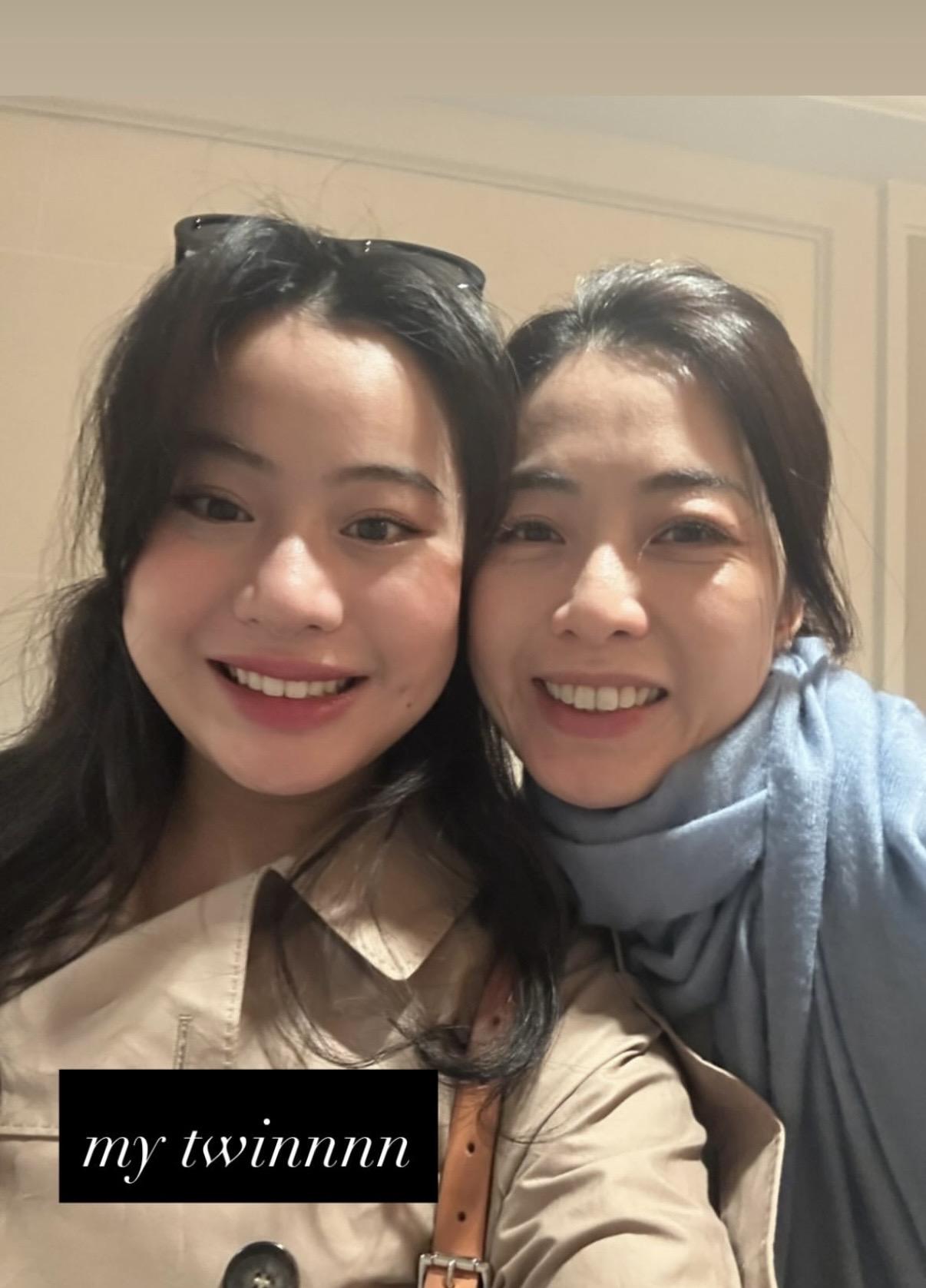 母亲节这一天，刘銮雄的两个女儿，刘秀盈、刘秀桦在社交平台上晒出各自母亲的照片。