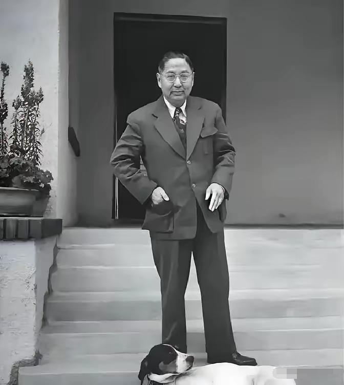 孙中山唯一的儿子孙科，1949年拒绝跟随老蒋去台湾。老蒋气的在日记里怒骂他是“阿