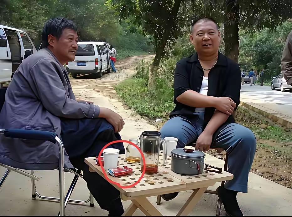 赵本山与郭德纲同框照实在是太接地气了，一点也没有明星架子，反而更加珍贵赵本山