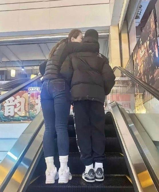 商场里看见的…这一幕很难评价！