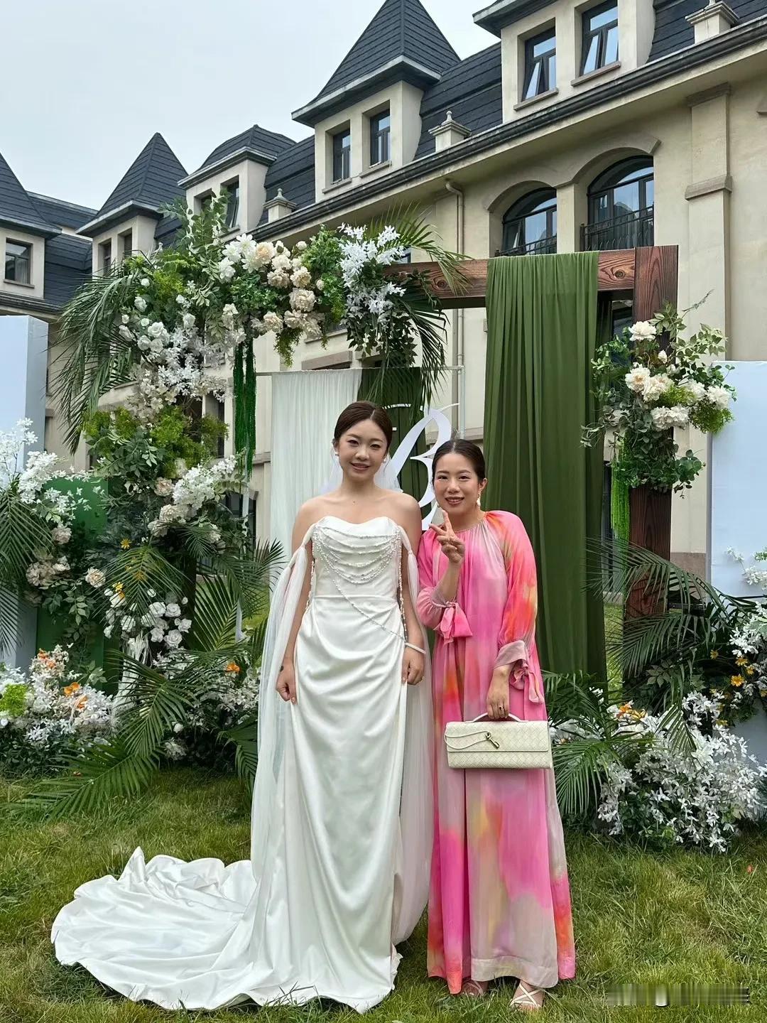 万里挑一，是应该给1001还是9999啊？前几天儿子女朋友见我们，我们给1001