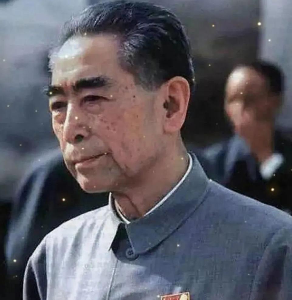 🌞在一次采访会上，西方记者问周总理：现在的中国是否有风尘女子？，这个问题一