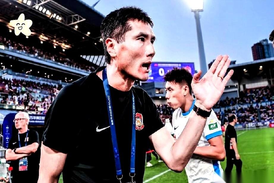 郑智一到青岛队，二话不说，直接掀了桌子。他要把球队的看家本领——疯狗式的全场紧