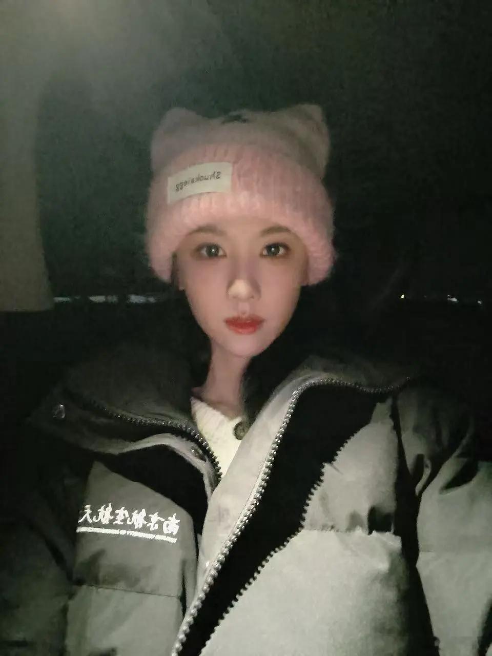 小姐姐媚起粉丝来，发了狠忘了情，这是第五天了