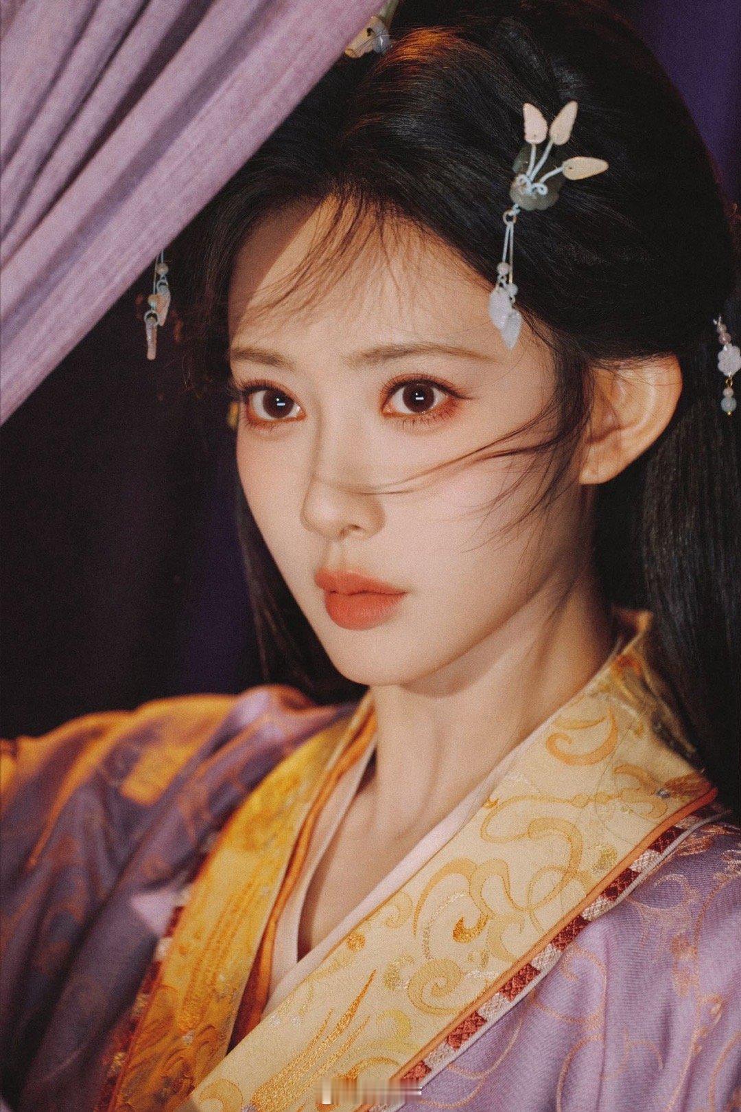 孟子义沈妙的一滴泪一滴泪，就是一个世界。孟子义把沈妙的破碎感揉进这滴泪里，隔着