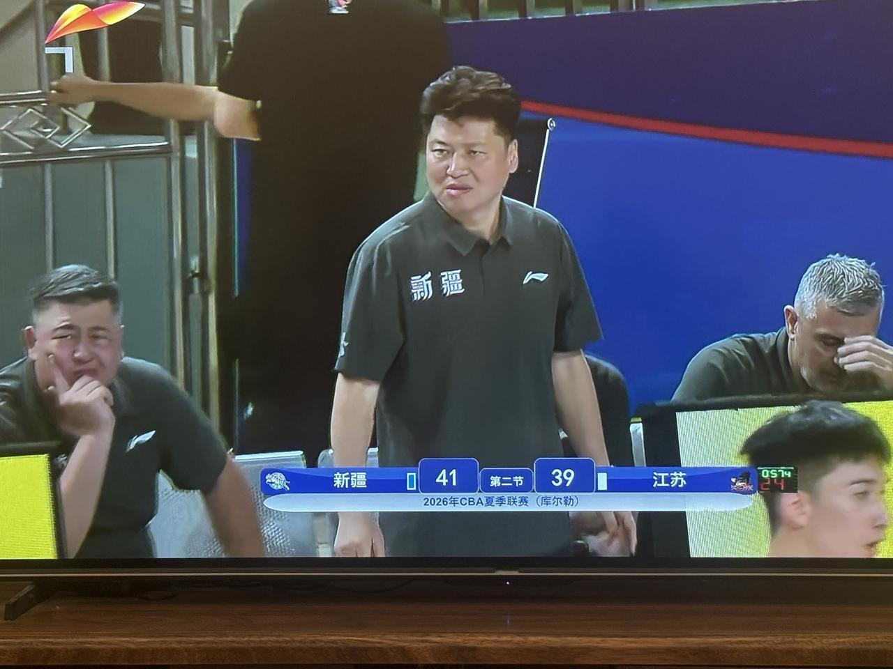 新疆广汇能源男篮第二场CBA夏季联赛（库尔勒）站的上半场比赛刚刚结束了