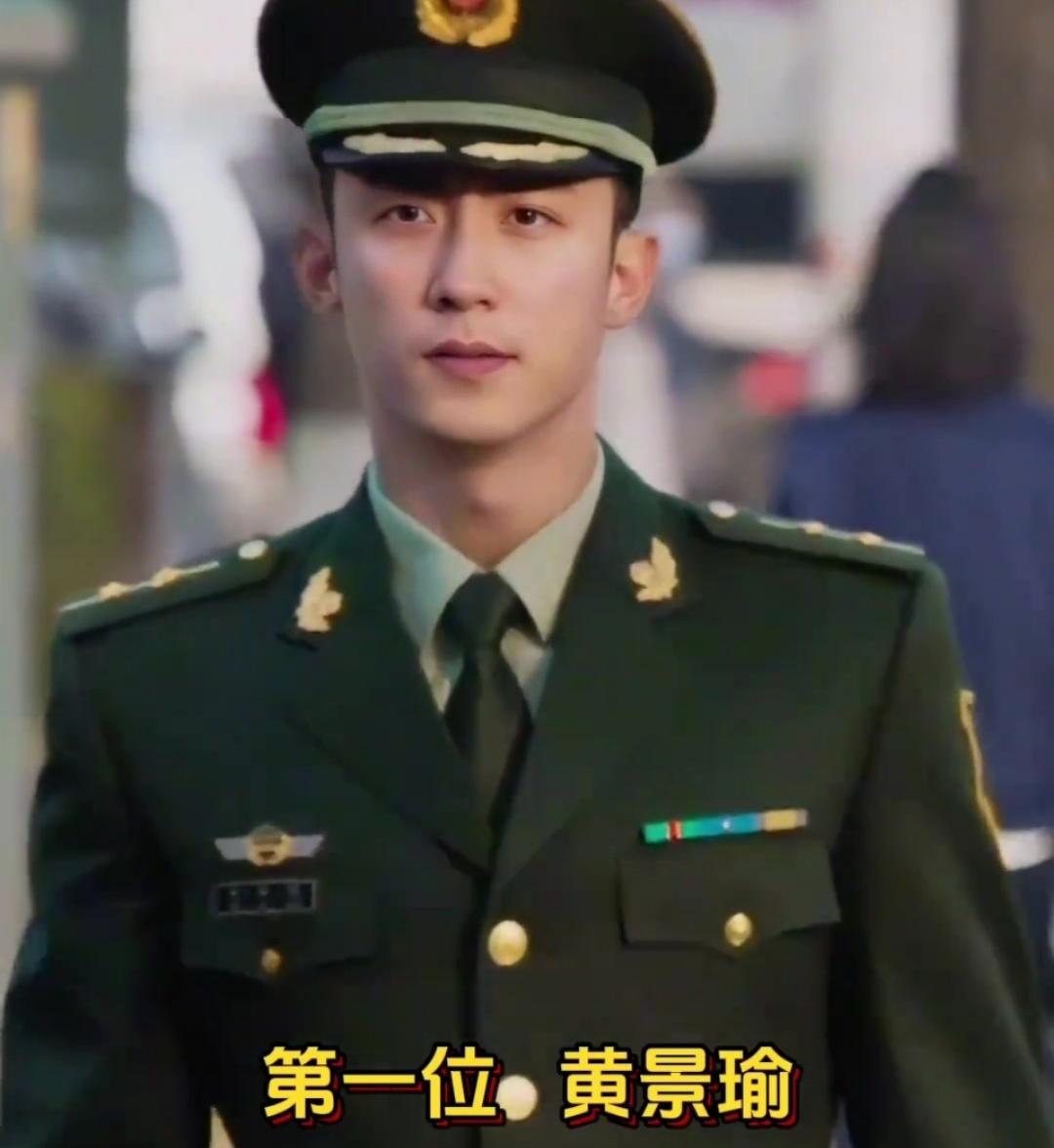 十位穿军装的男明星，谁更胜一筹？