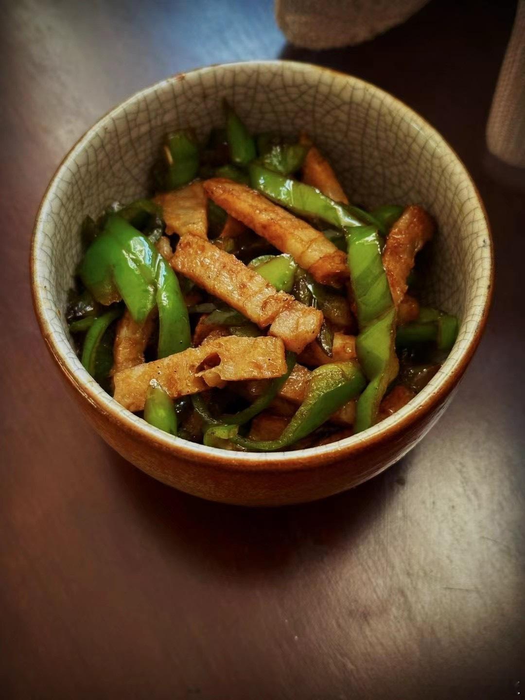 非常简单的菜谱潮汕肉饼蘑菇炒青菜潮汕肉饼，被大大忽略的家常菜百搭美味食材。潮汕