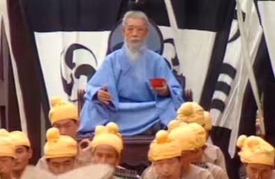 今日话题：孙策为什么要杀于吉？？？网友甲：所有人看见孙策不跪。看见于吉都下跪