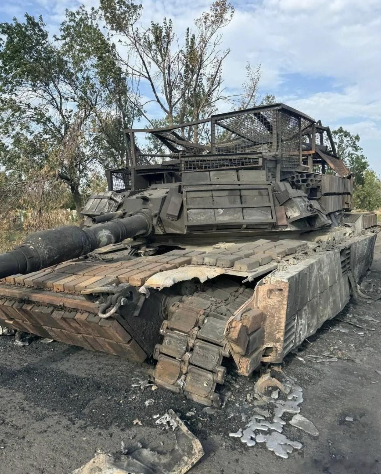 西方坦克在乌克兰战场表现不佳烽火问鼎计划热血军迷大本营西方坦克乌战场“现原形”