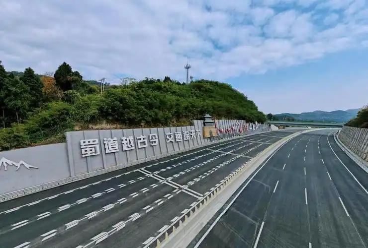 成南高速！可以成为中国第一条限速超过120公里的高速公路吗？成南高速公路扩容