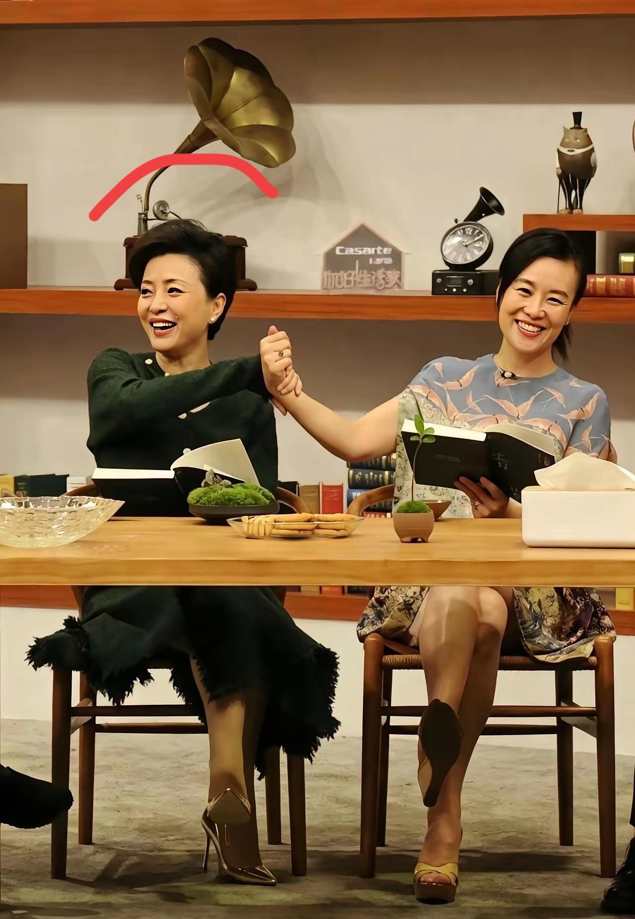 左边的这位女生，你认识吗？当年可是家喻户晓，人人皆知，估计99%的人都一定认识她
