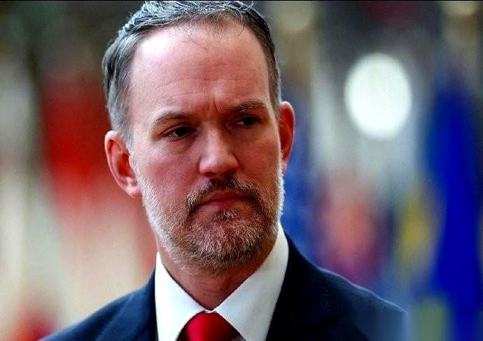 美国那边，又把一个叫“301条款”的老家伙从箱底翻出来了。第一枪，直接点名中国