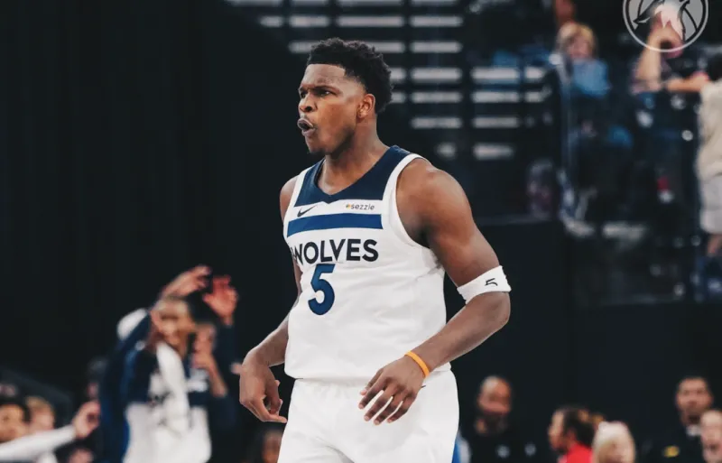 NBA常规赛快船153-128战胜森林狼。赛后森林狼主帅克里斯-芬奇接受了记