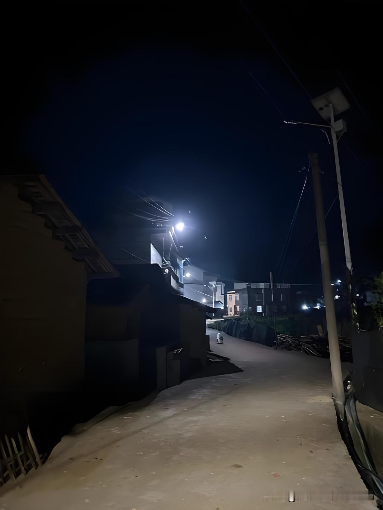 深圳虚构工程疯狂行骗空手套白狼最终获刑九年2024年9月，广东深圳的邓某(38