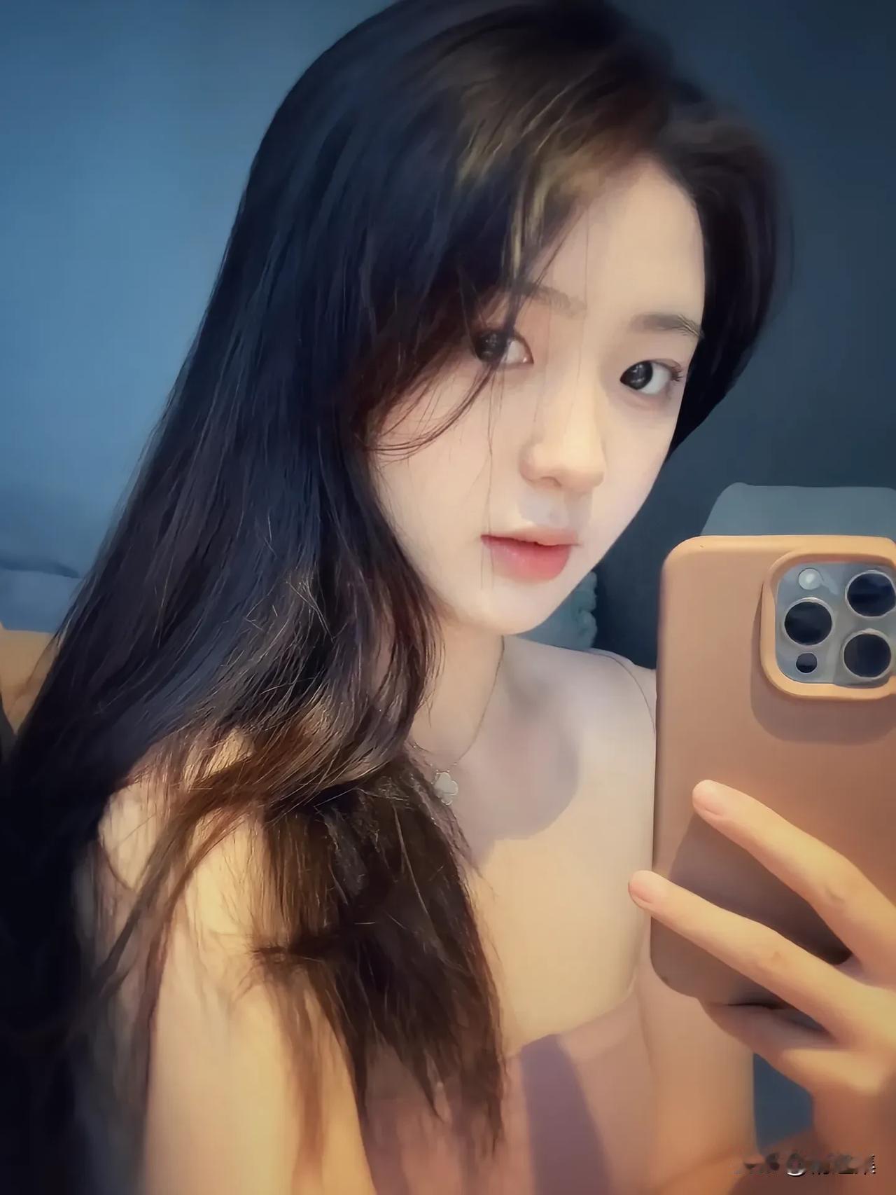 镜中人影，似水流年。