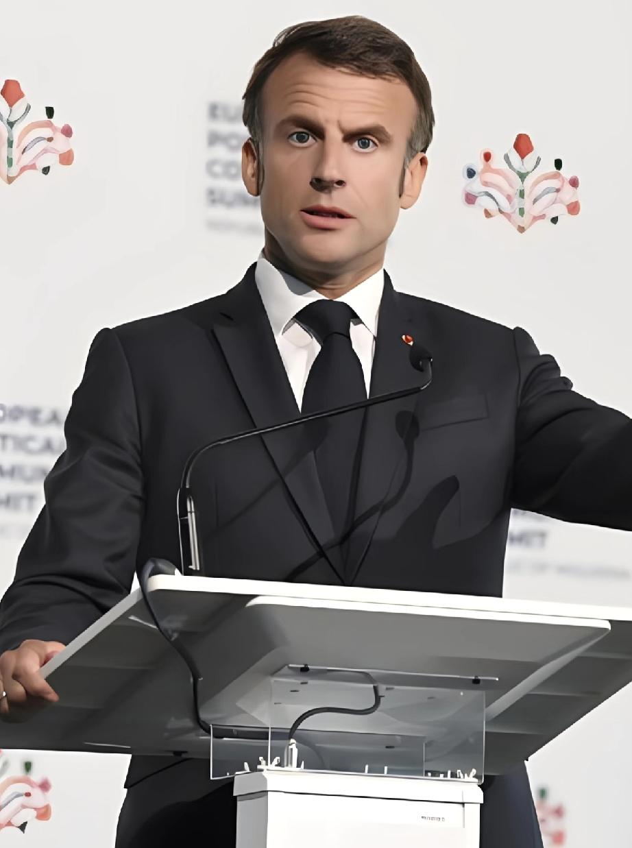 马克龙气到后槽牙咬碎了，李在明访华还带着第一夫人金惠景一块儿来，直接把马克龙给整