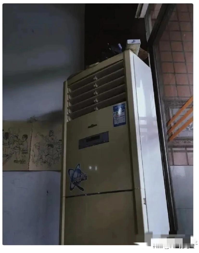 铜价飙到九千美元那天，我把家里那台2009年的老格力icon拆成零件。铜管一上