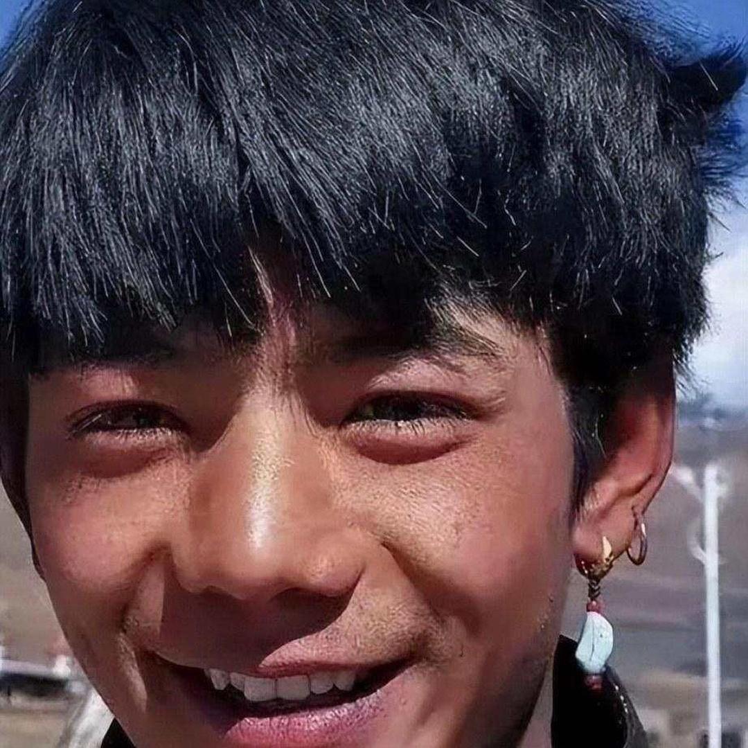 丁真爆红六年再次露面，判若两人！当年被群嘲，现如今登上央视带火整座城​​​