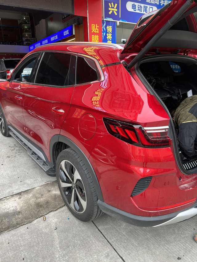 方向盘底下异响起步带刹车异响，像东西碰撞，方向盘下面发出来的，一千公里时就发生