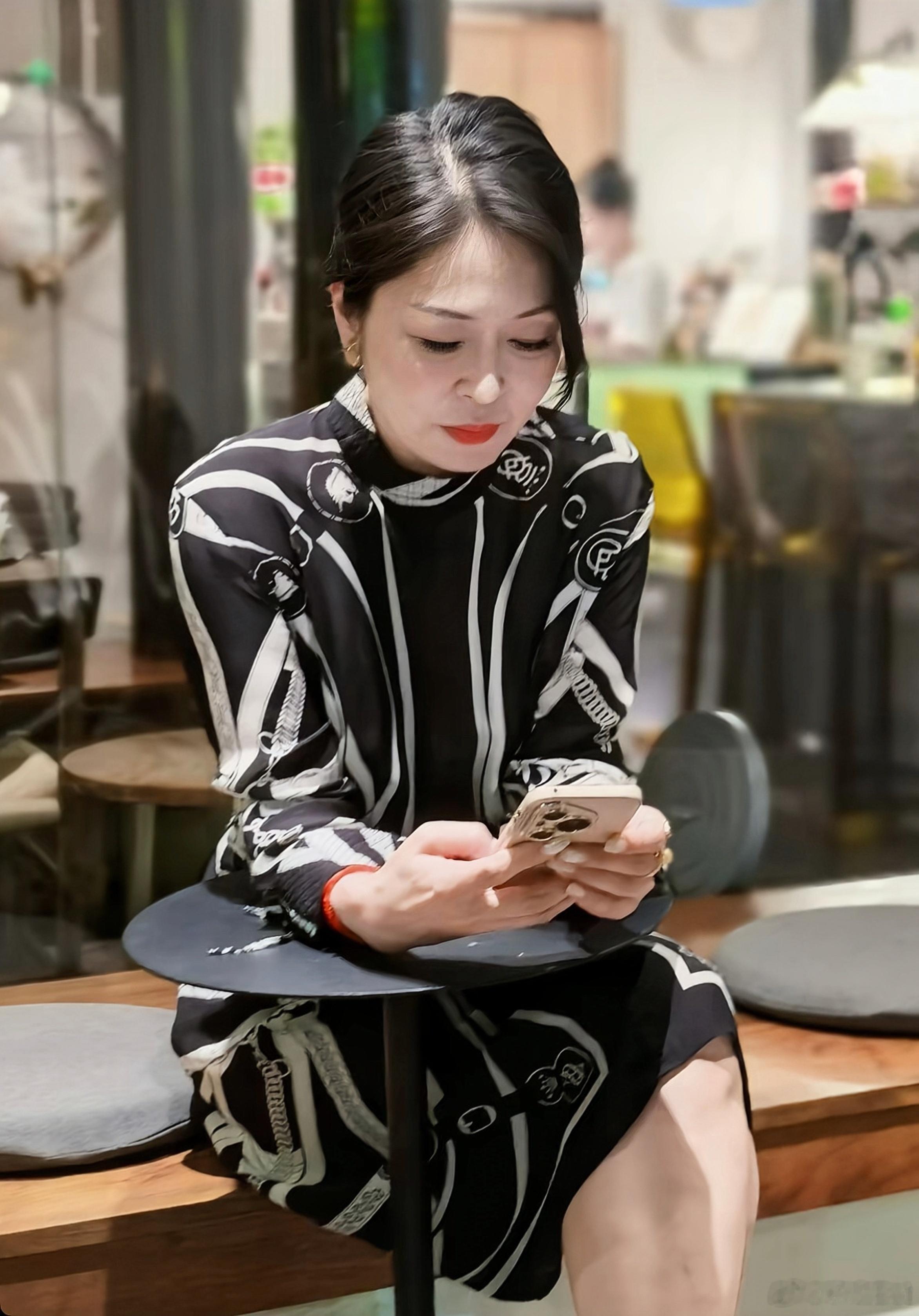 气质迷人知性美阿姨​​​