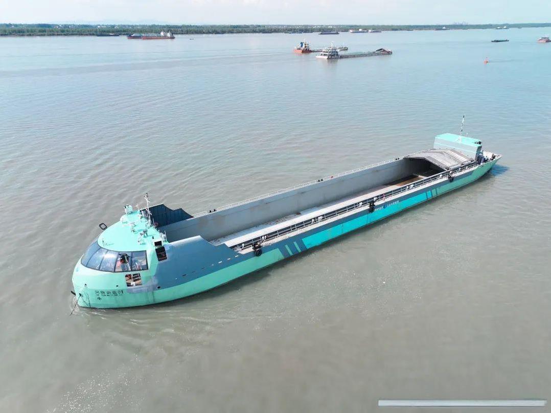 好消息，广大军迷朋友翘首以盼的全电推进船型“河豚蔚蓝01”号，昨天，由芜湖造船