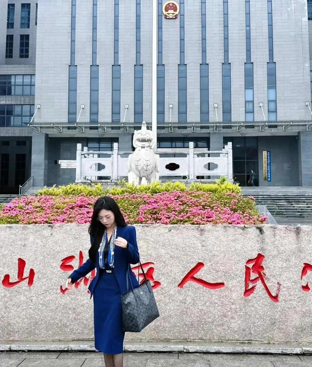 这样的女生，100万彩礼，估计都很多人抢着娶吧。