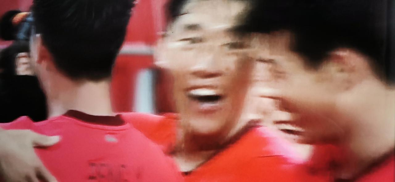 怎么踢这么好？中国足球在亚运会上咋踢的这么好啊？上半场吴曦，蒯纪闻助攻给胡荷韬