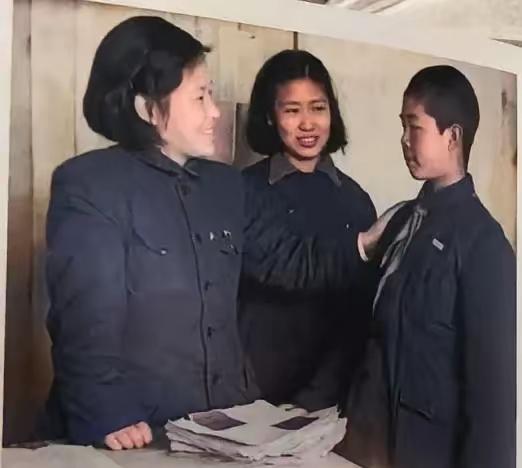 1952年的一天，北京某中学初一学生姚大钧神色匆忙跑进校长办公室，而他接下来的举