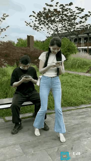腿是不能随便乱坐的[大笑]