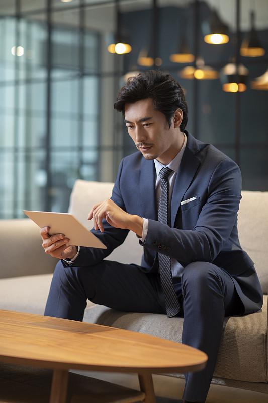 道家:见天地,儒家:见众生,佛家:见自己。