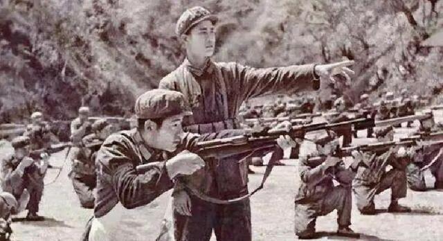 1979年，我军战士巡逻时，意外发现一个手脚溃烂之人，他身上有一支枪和300发子