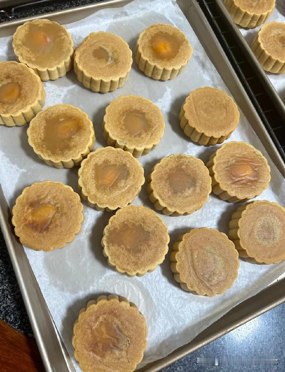 自制月饼翻车现场！兴冲冲跟着下厨房高分方子做月饼，结果烤出来的饼皮软塌塌，