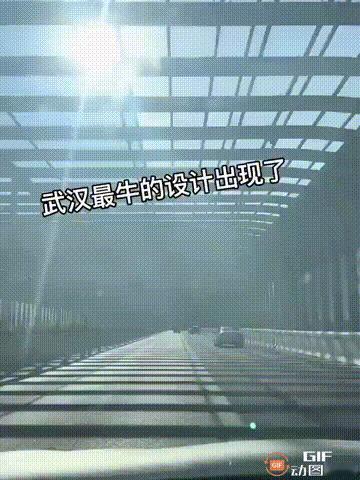 湖北武汉一位车主开车回家时，经过一处高架桥，结果这座高架桥的设计，实在是让他感到