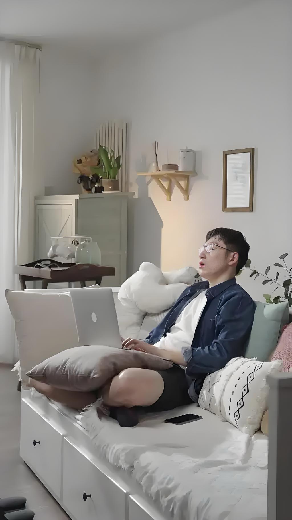 为什么现在年轻人不愿意出门？以下这些原因导致现在的年轻人不愿意出门：•