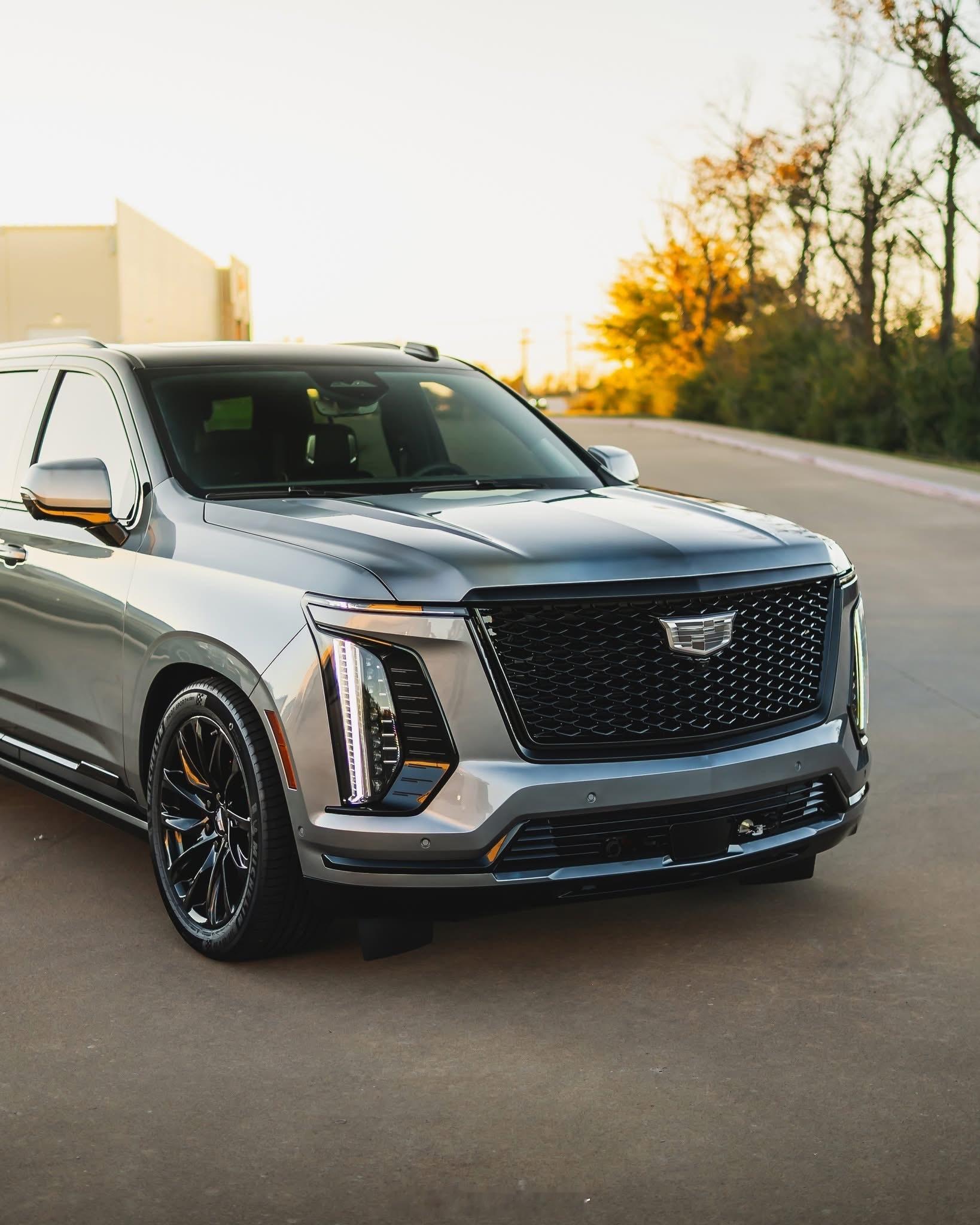 凯迪拉克凯雷德这个造型气场跟国产的极氪9X、岚图泰山之类比有优势吗？