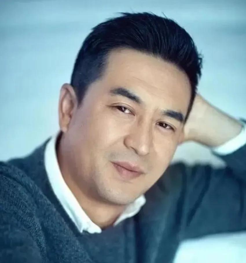 竟然当着媒体的面，怒斥：“他之所以娶我，就是想利用我，靠我父亲上位。”这话一