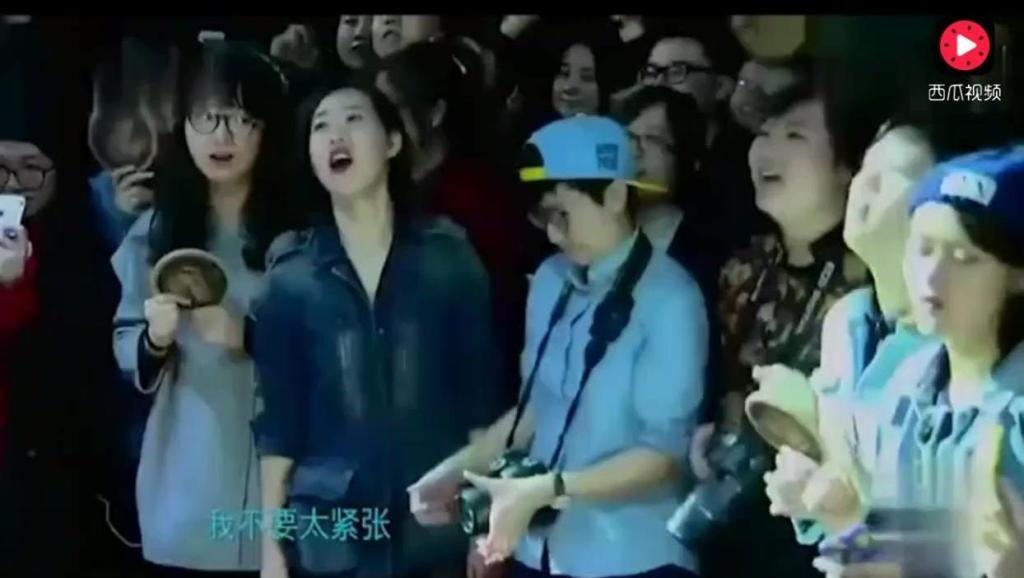 [牛人]对你爱不完郝浩涵美女吉他弹唱吉他教程