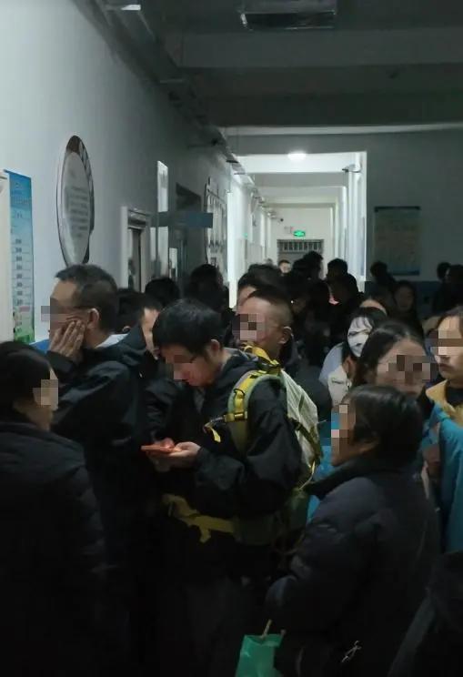 祁连的雪夜里，“凭啥不让游客住官员家？”是最恶毒的便宜话10月3日的祁连