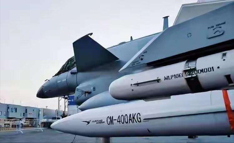 最近这张照片几乎火遍了西方所有的军事刊物！照片里是什么？是塞尔维亚空军的米格