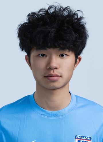 今天听说上海上港看上了大连英博的吕焯毅，说是起价2000万，还可以谈。不知道英博