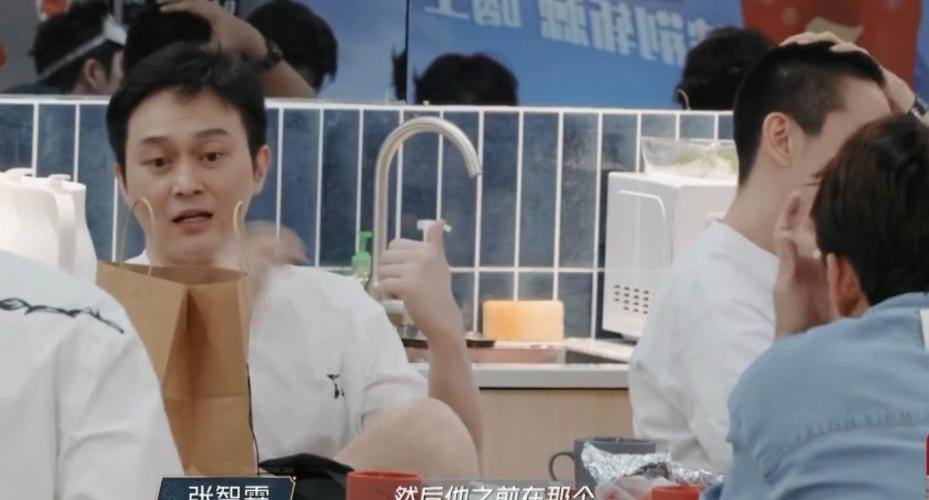 没想到张智霖的儿子在歌手2025当实习生，苏醒：你的孩子是儿子还是女儿张智霖：