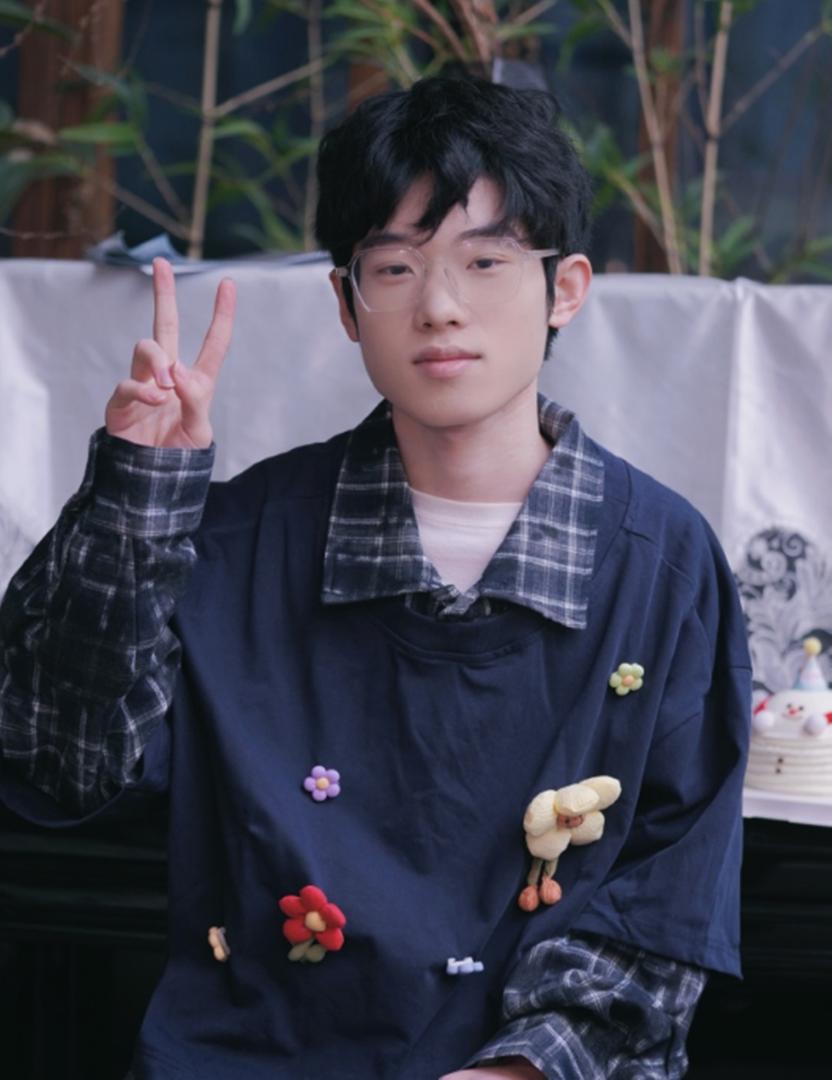 广州TTG.小雪，本名岳彩营，是《王者荣耀》职业联赛KPL的新生代发育路选手！